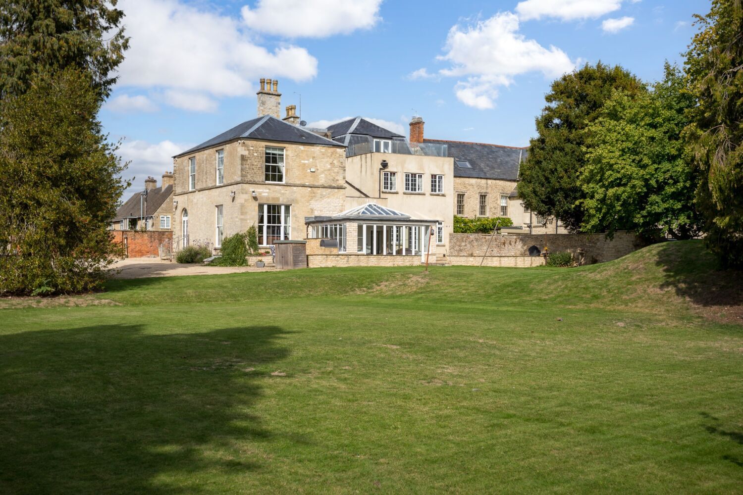 Querns House, Cirencester, GL7 1RL - Sharvell Property (en-US)